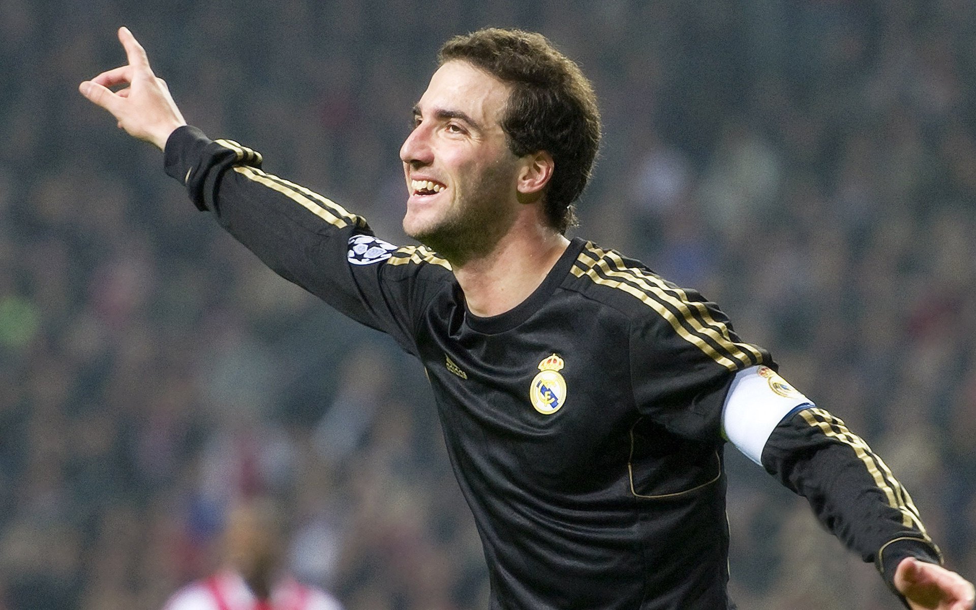 爱游戏-哈兰德新星回归赛场表现惊艳，巴塞罗那未来可期！